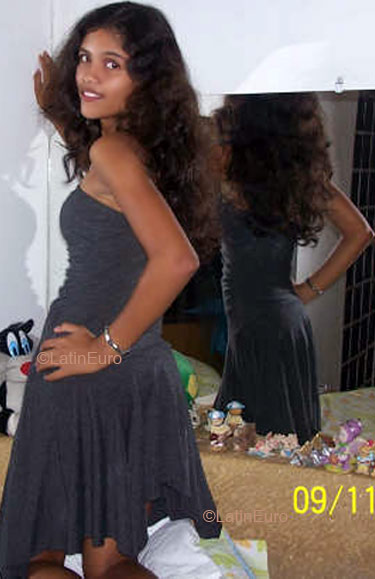 Date this nice looking Brazil girl Luana from MANAUS B4761