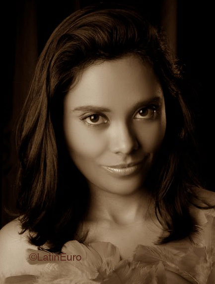 Date this cute Brazil girl Ana from SAO PAULO B4781