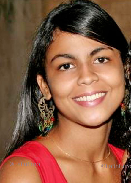 Date this exotic Brazil girl Thais from CUIABA B4825