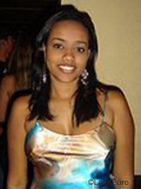 Date this voluptuous Brazil girl Leticia from GOIANIA B4891