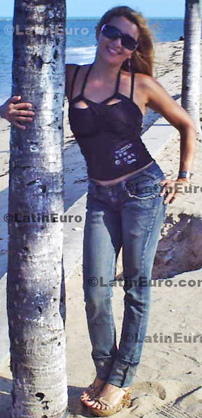 Date this athletic Brazil girl Simone from Porto Seguro B499