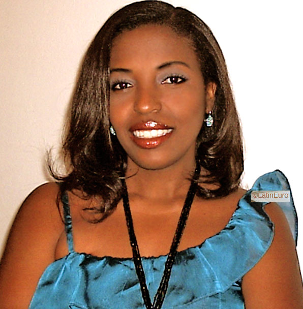 Date this sultry Brazil girl Ana from Salvador B5018