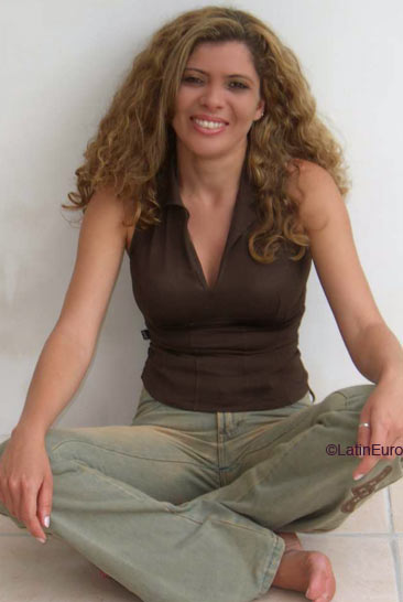Date this attractive Brazil girl Rosangela from CUIABA B5209