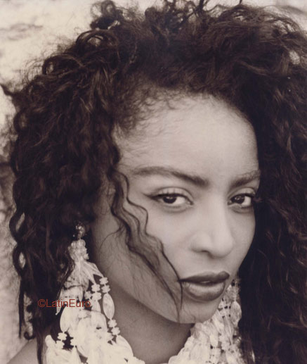 Date this beautiful Brazil girl Kira from SALVADOR B5316