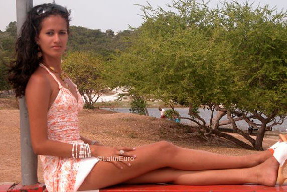 Date this beautiful Brazil girl Taticlei from SALVADOR B5483