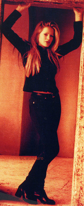 Date this beautiful Brazil girl Adriana from CURITIBA B5515