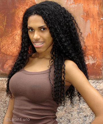 Date this athletic Brazil girl Karina from  B5613