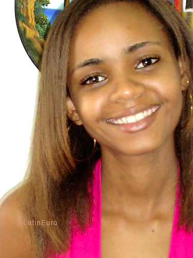 Date this nice looking Brazil girl Cris from RIO DE JANEIRO B5650