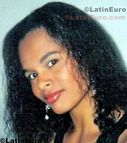 Date this sensual Brazil girl Marcelle from Santa Cruz Das Palmeiras B571