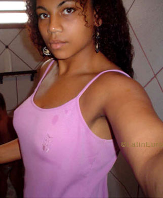 Date this sensual Brazil girl Vivian from SANTA CATARINA B5726