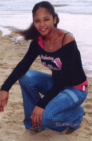 Date this lovely Brazil girl Cecilia from JAPARATUBA B5845