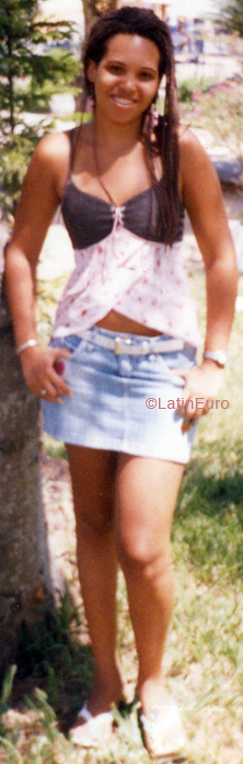 Date this foxy Brazil girl Ana from GUARAPARI B5915