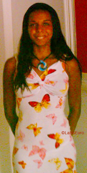 Date this good-looking Brazil girl Claudia from SALVADOR B5921