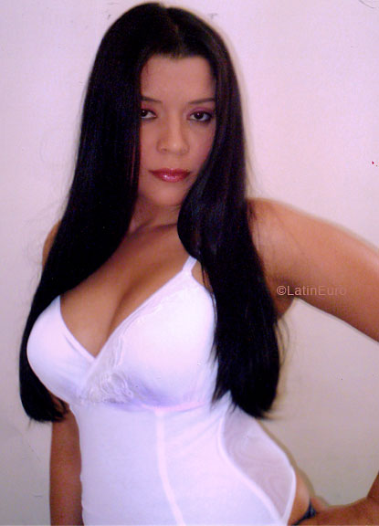 Date this lovely Brazil girl Tania from CUIABA B5935