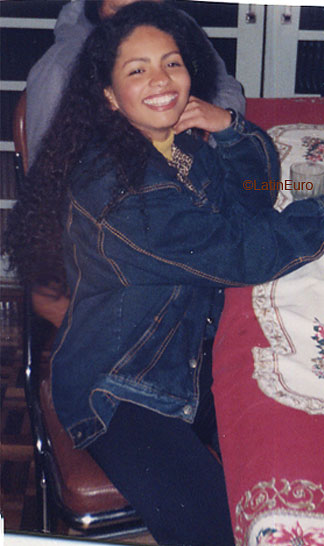 Date this happy Brazil girl Luiza from SAO JOSE DOS PINHAIS B6387