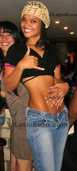 Date this athletic Brazil girl Cleide from Brasilia B639