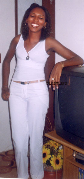 Date this nice looking Brazil girl Aline from RIO DE JANEIRO B6424