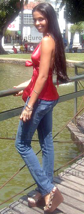 Date this happy Brazil girl Elida from Nova Timboteua B711