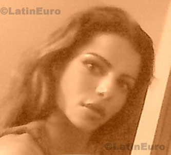 Date this nice looking Brazil girl Mariana from Belo Horizonte B76