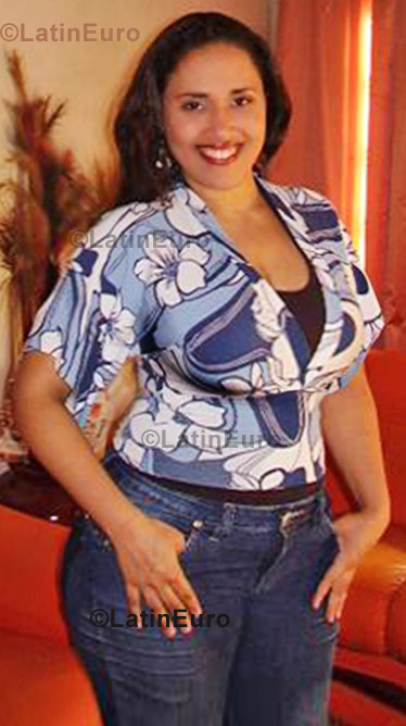 Date this delightful Brazil girl Manuella from Cachoeiro De Itapemirim B782