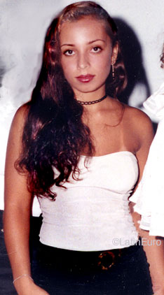 Date this gorgeous Brazil girl Carcia from COLATINA B8487