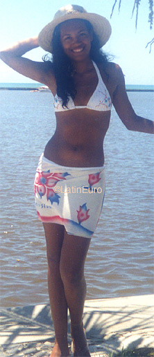 Date this athletic Brazil girl Daniella from BRASILIA B8660