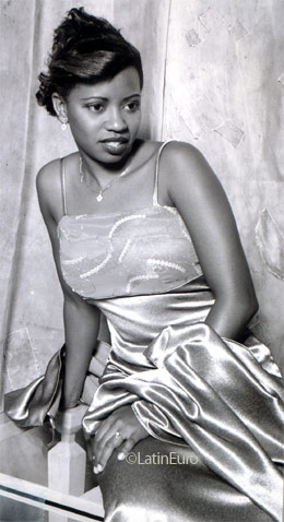 Date this nice looking Brazil girl Liria from ITUIUTABA B8750