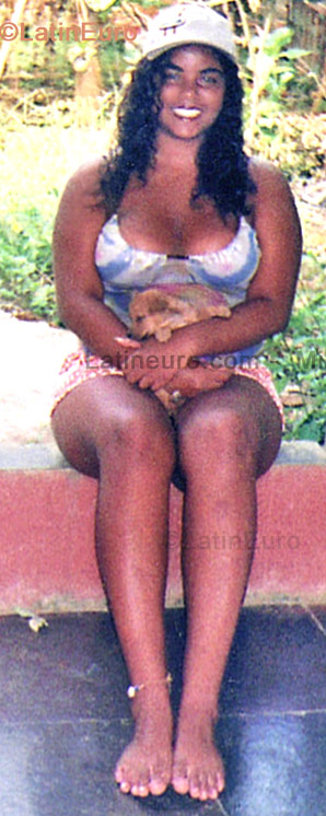 Date this hard body Brazil girl Daniele from Caetanopolis B924