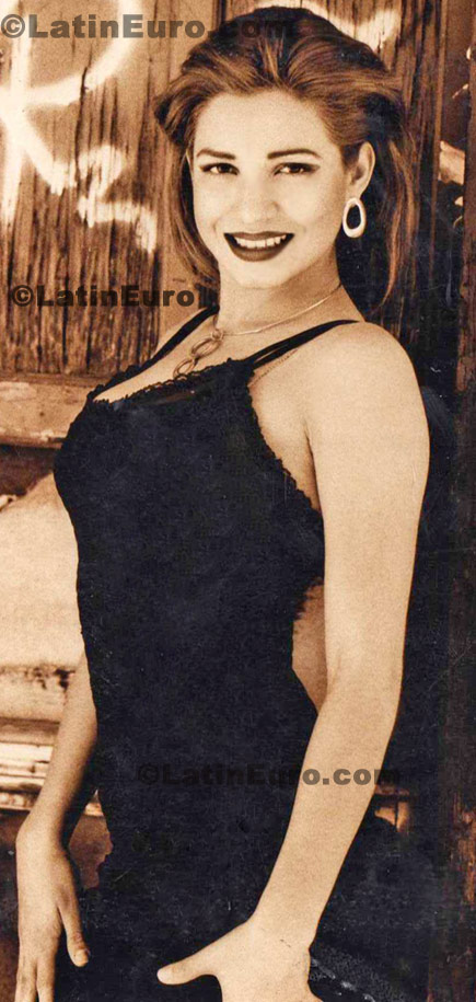 Date this funny Any Country girl Myriam from  N-1077