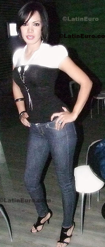 Date this athletic Mexico girl Claudia from Nogales N-1429