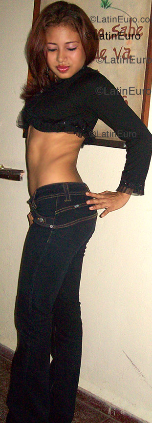 Date this lovely Honduras girl Nahomy from  N-168