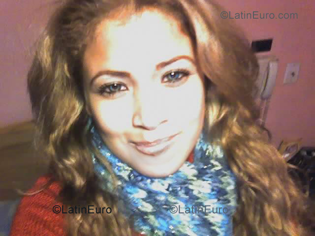 Date this voluptuous Any Country girl Jennyfer from  N-283