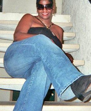 Date this voluptuous United States girl Marcella from Sacramento N-370