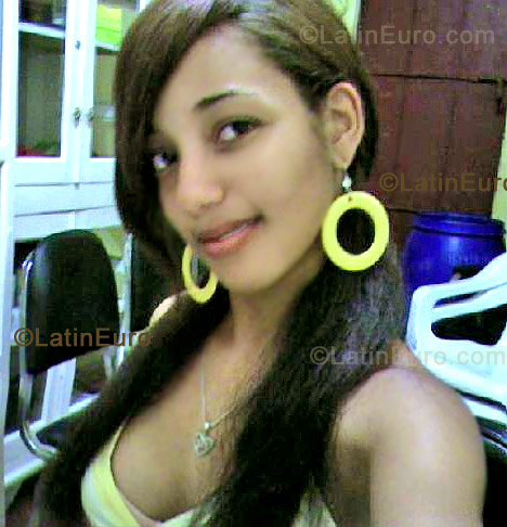 Date this voluptuous Dominican Republic girl Lilian from Barahona N-398