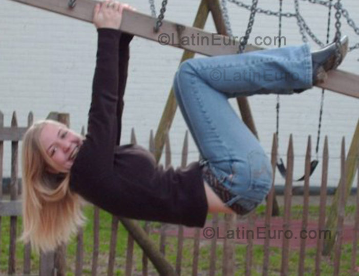 Date this good-looking Belgium girl Jill from  N-400