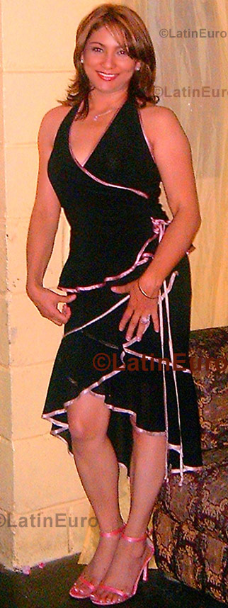 Date this charming Honduras girl Carmen- from Tegucigalpa N-583