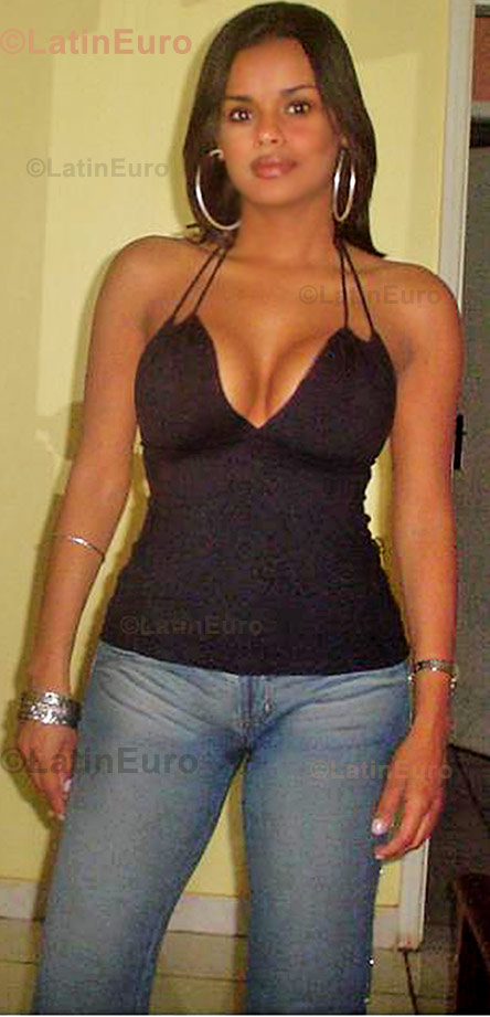 Date this lovely Any Country girl Alessandra from San Pedro Sula N-632
