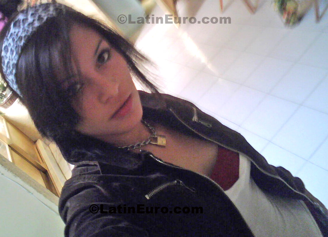 Date this passionate Mexico girl Alejandra from Valle De Santiago N-867