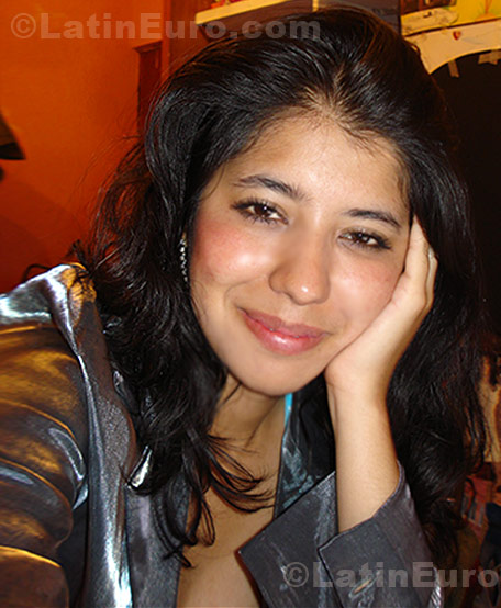 Date this attractive Mexico girl Luiza from Cuernavaca N-944