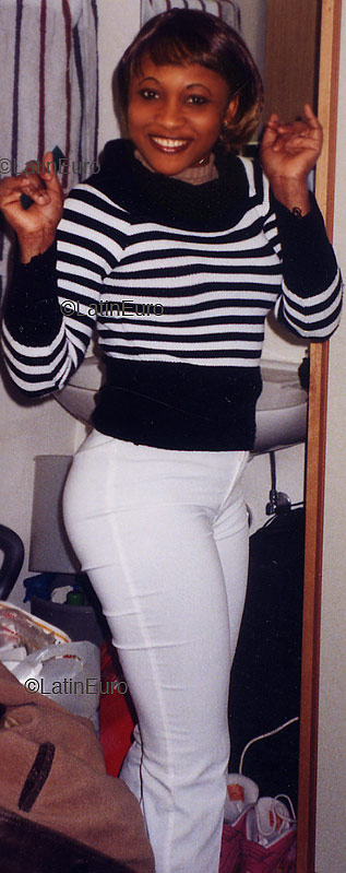 Date this hard body France girl Marie from  N1332