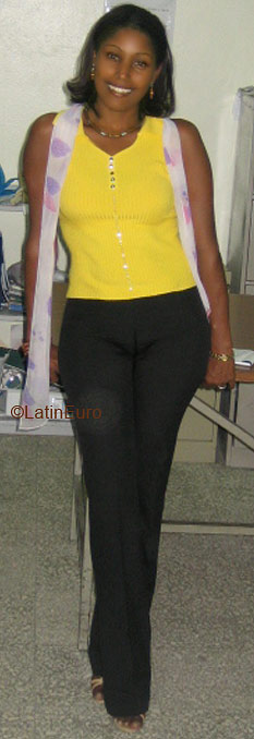 Date this charming Dominican Republic girl Santa from Barahona N1543