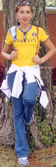 Date this gorgeous Panama girl Yaretza from  N2400