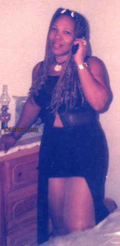 Date this young Any Country girl Maura from  N2611