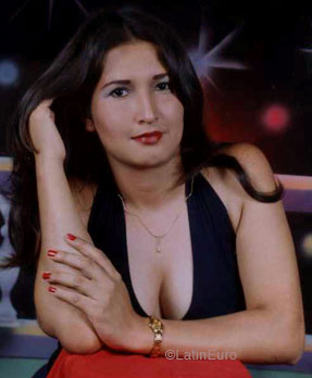 Date this athletic Honduras girl Lixsa from  N2704