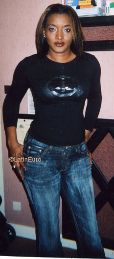 Date this georgeous France girl Idrissa from  N3025