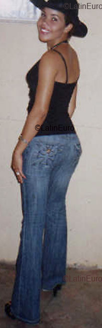 Date this georgeous Any Country girl Yomaris from  N636