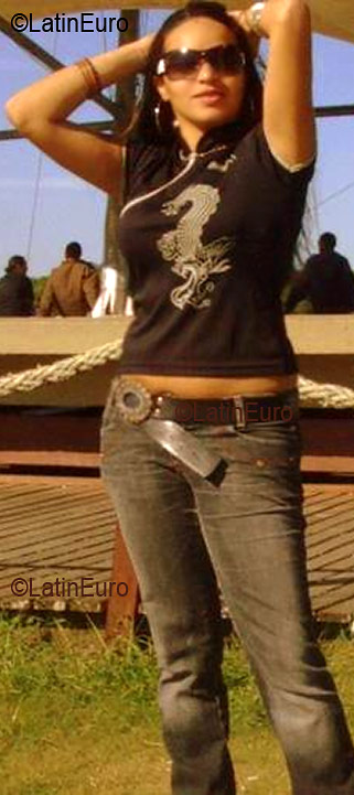 Date this happy Brazil girl Vanessa from SAO PAULO B2831