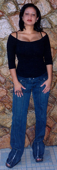 Date this attractive Brazil girl Michelle from RIO DE JANEIRO B6640