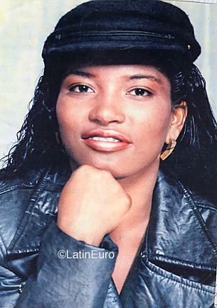 Date this nice looking Brazil girl Cristiane from SALVADOR B9879