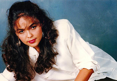 Date this beautiful Brazil girl Goreth from  B9984